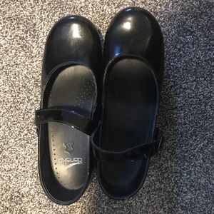 Mary Jane style black dansko size 37